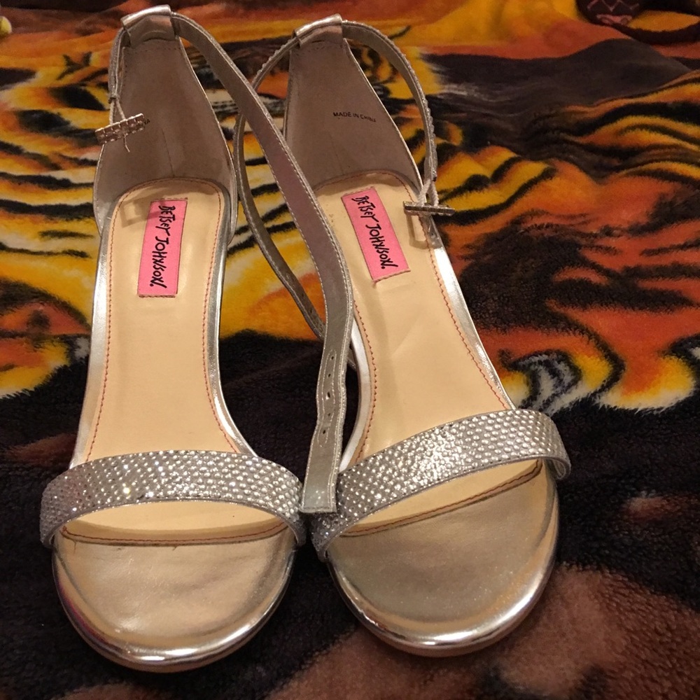 🌺New Broadway Dress Sandals 🌺 Betsy Johnson